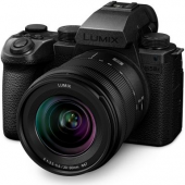 Panasonic Lumix DC-S5M2XE + S20-60mm f/3.5-5.6 