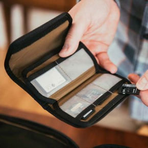 Gomatic case Peter McKinnon Memory Card Case